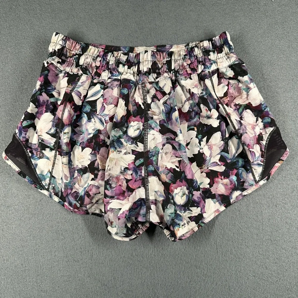 Lululemon Shorts Womens 4 Purple Black Floral Hotty‎ Hot Short 2.5 Lined Mesh